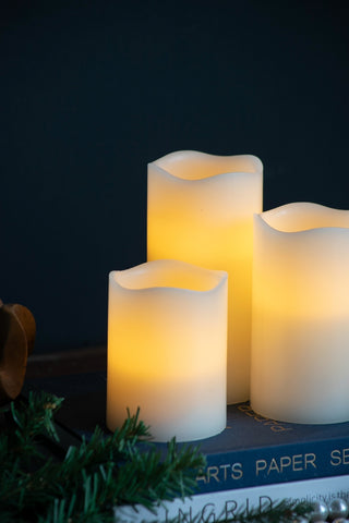 Set of 3 Ivory Led Candles with Remote Timer, L:D3X6in. M:D3X5in. S:D3X4in.